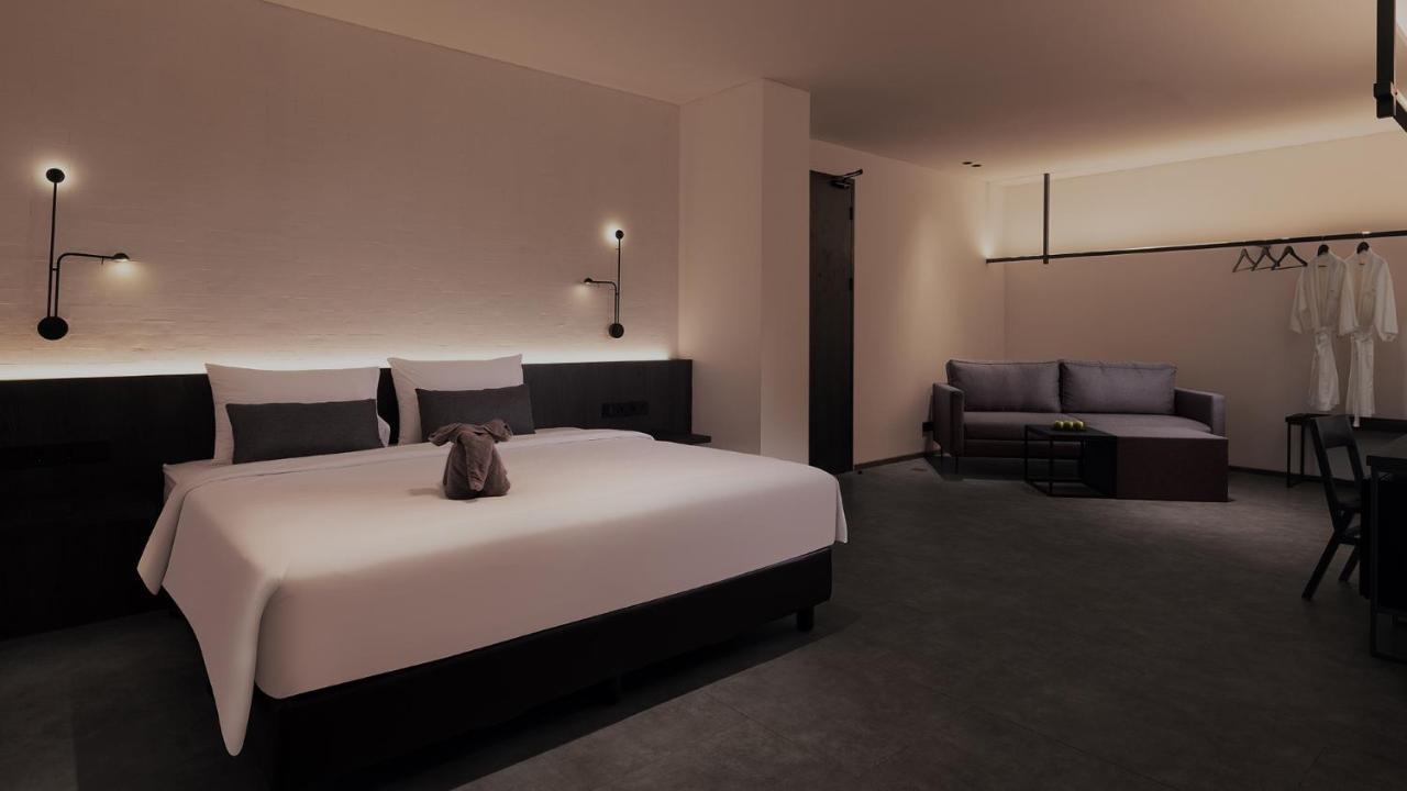 Rez Hotel Semarang Exterior foto